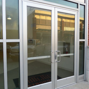 Противопожарная дверь с выпадающим порогом / серия FRM7411